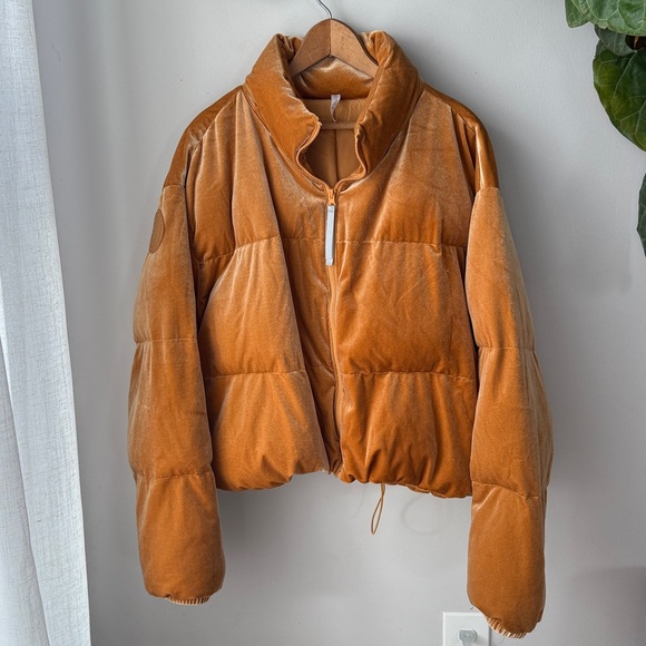 Fabletics Wander Velour Light Honey Cropped Puffer Jacket - Picture 2 of 7